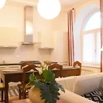 Loft With Private Parking *