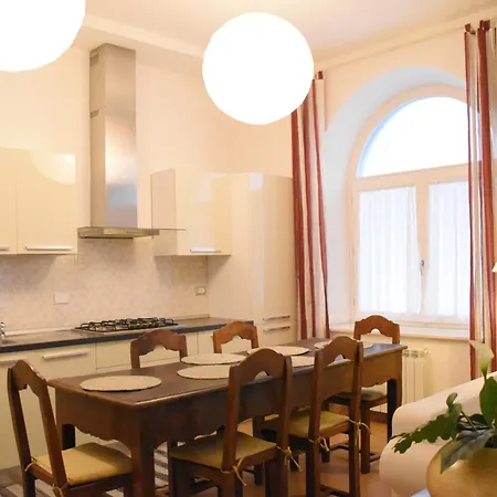 Loft With Private Parking Триест