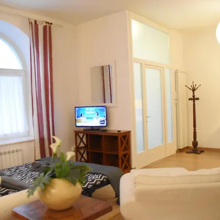 Loft With Private Parking Apartament